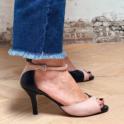 Noirella™ | Mellemhælede pumps med ankelrem